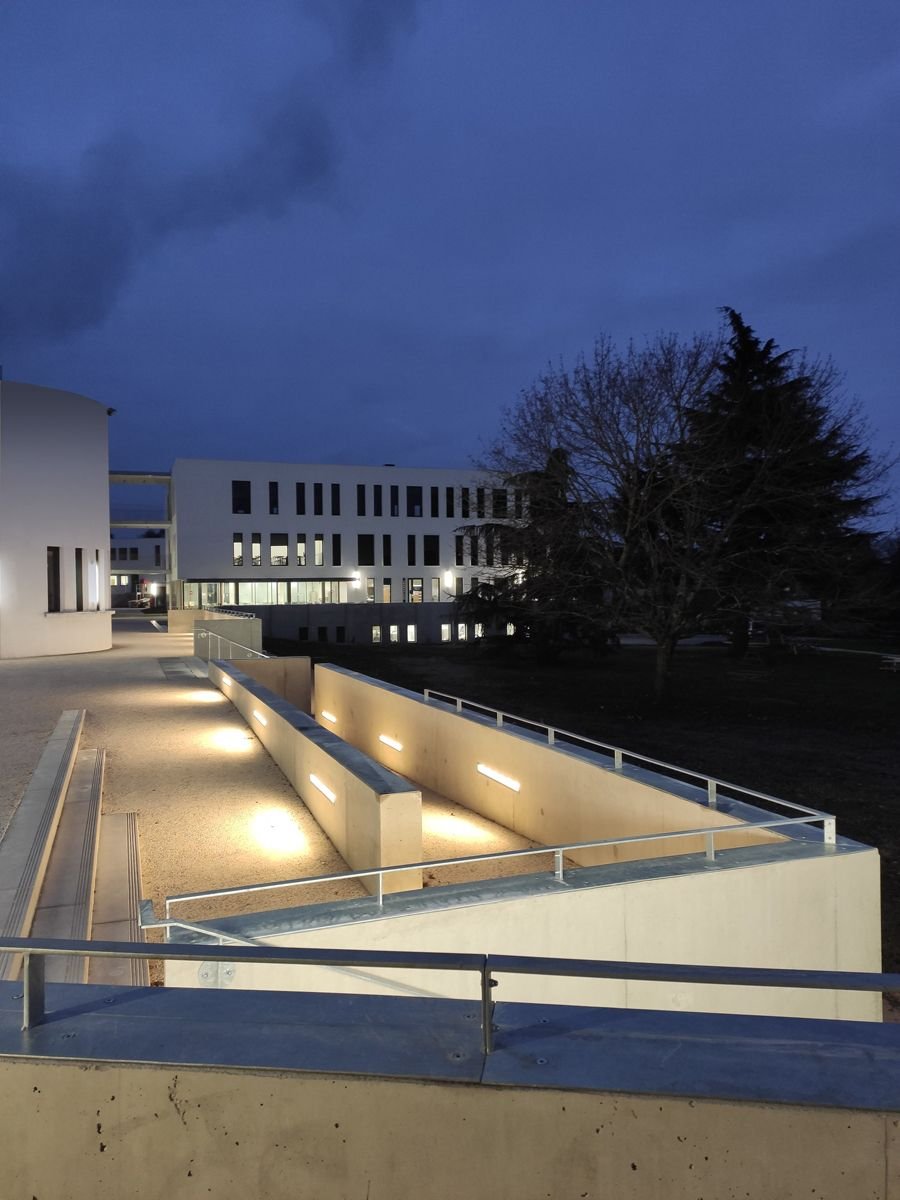 Institut Limayrac à Toulouse, de nuit